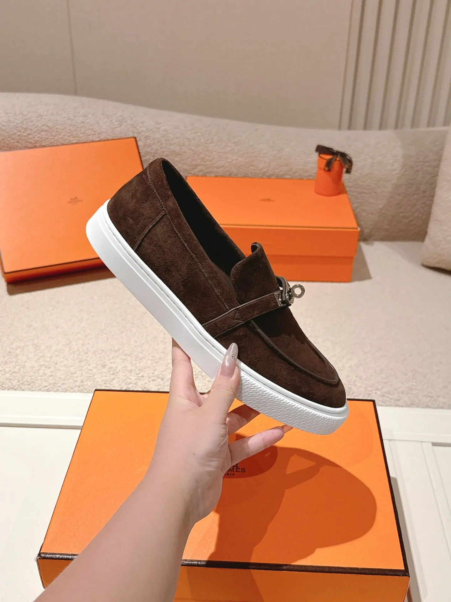 Men's shoes 💰640💰 Hermes# New Kelly buckle thick-soled loafers. Upper: cowhide/suede material. Lining: sheepskin lining. Outsole: exclusive molded outsole. Size: women's size 35-40, men's size 39-45 (female 41/male 46 customized, non-refundable)